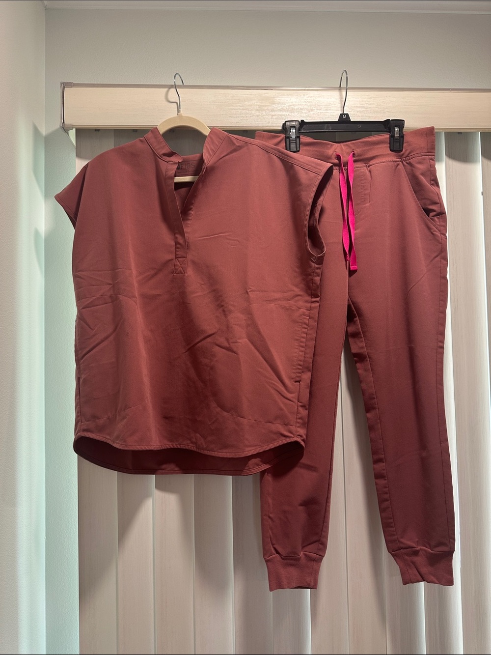 Figs Women's Dusty Mauve Scrub Top & Jogger Set with Pink Drawstring